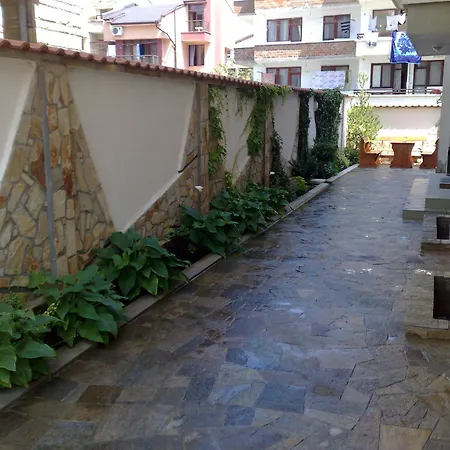 Хотел южен бряг